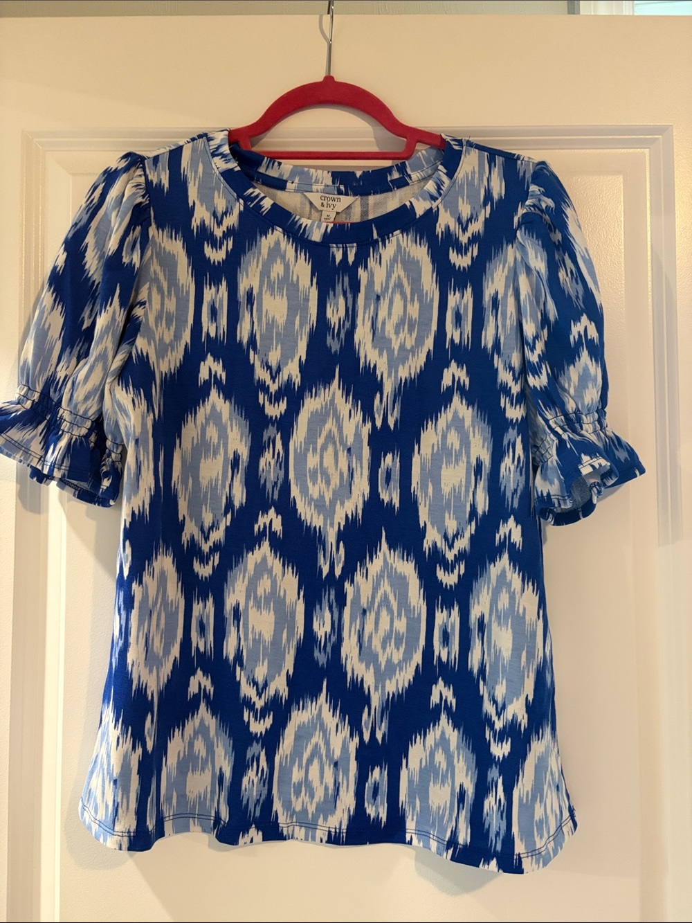 crown & ivy Blue and White Ikat Puff Sleeve Blouse